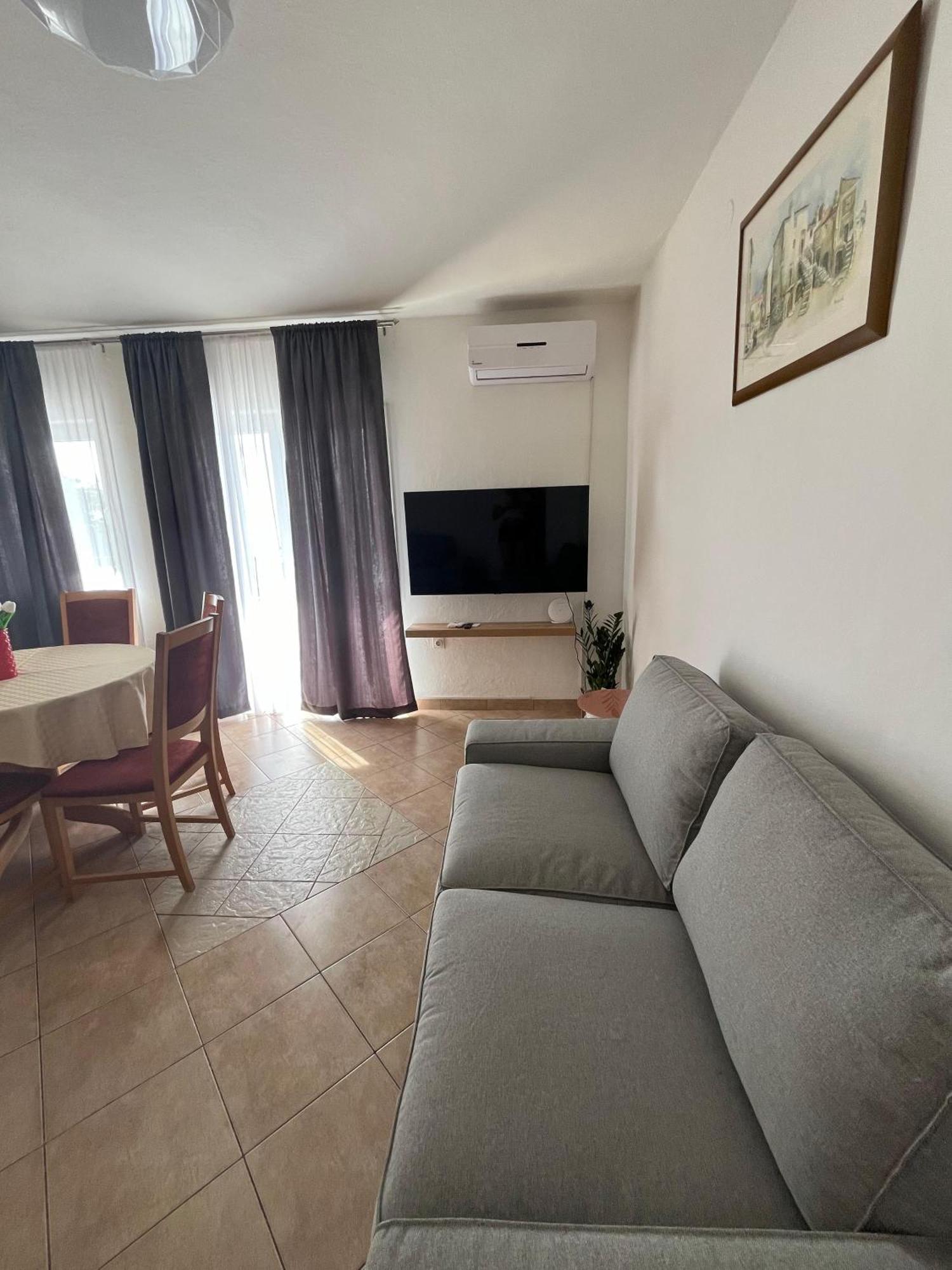Klara Apartment *